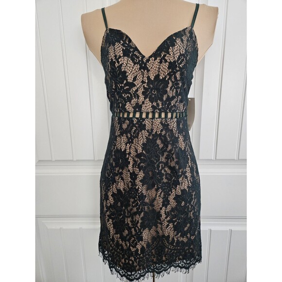 Tobi Dresses & Skirts - Tobi Emerald Green Lace Mini Dress Adjustable Straps Lined Size XS